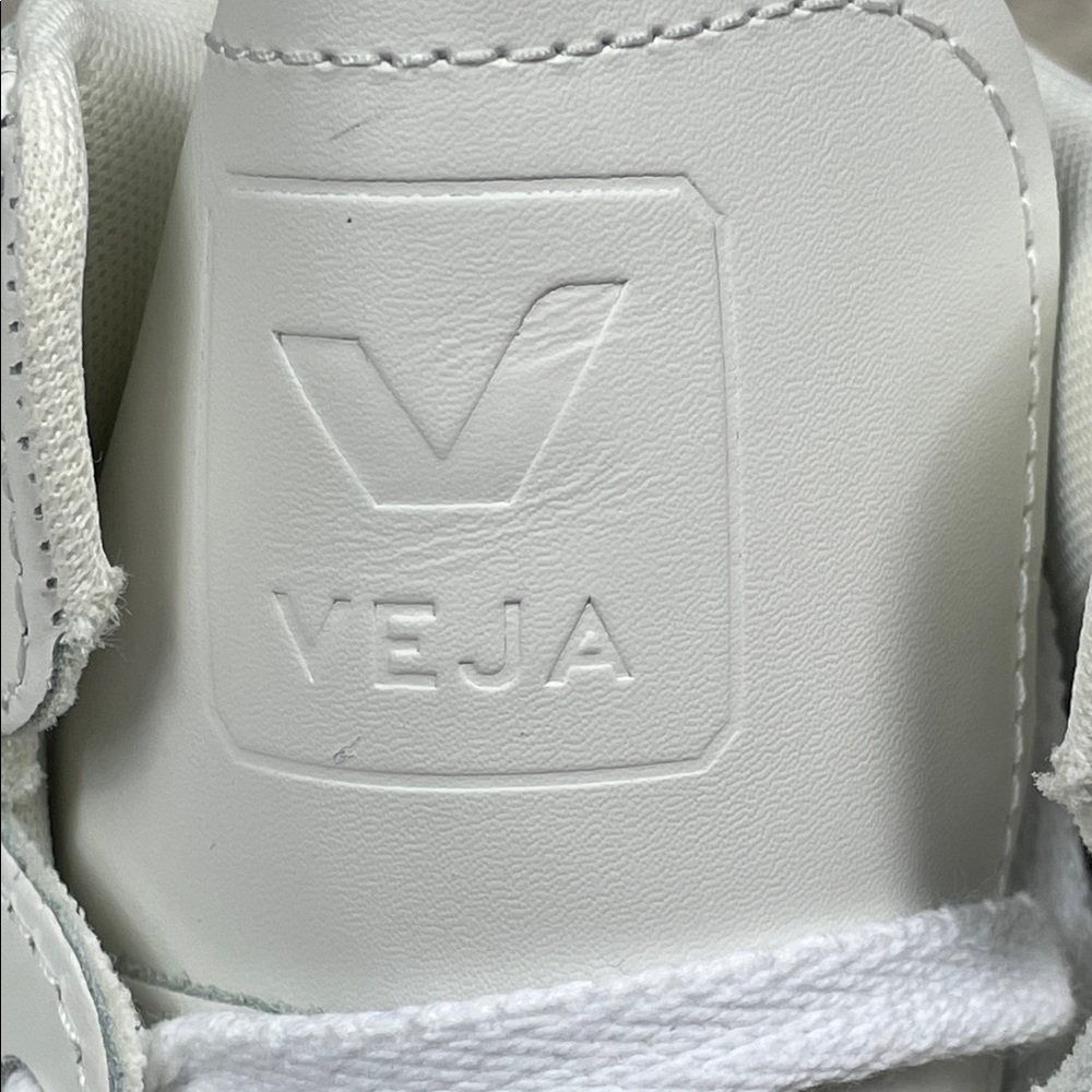 NIB Veja V 15 White Leather High Top Sneakers Womens Sz 8 - Picture 8 of 14